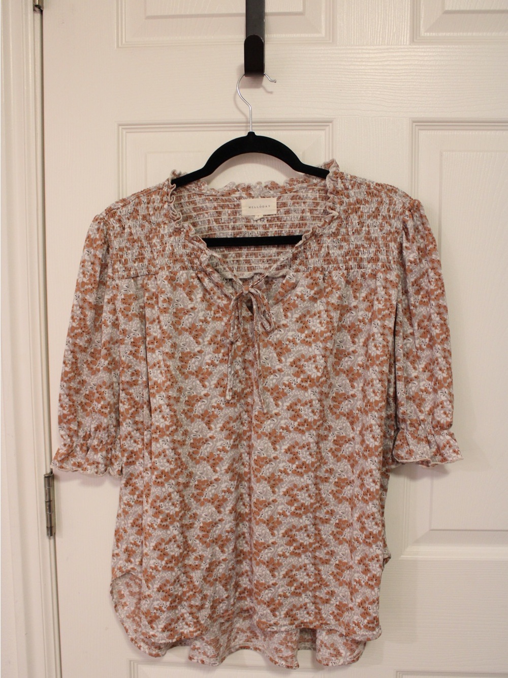 MELLODAY Rust and Gray Floral Tie-Neck Peasant Blouse